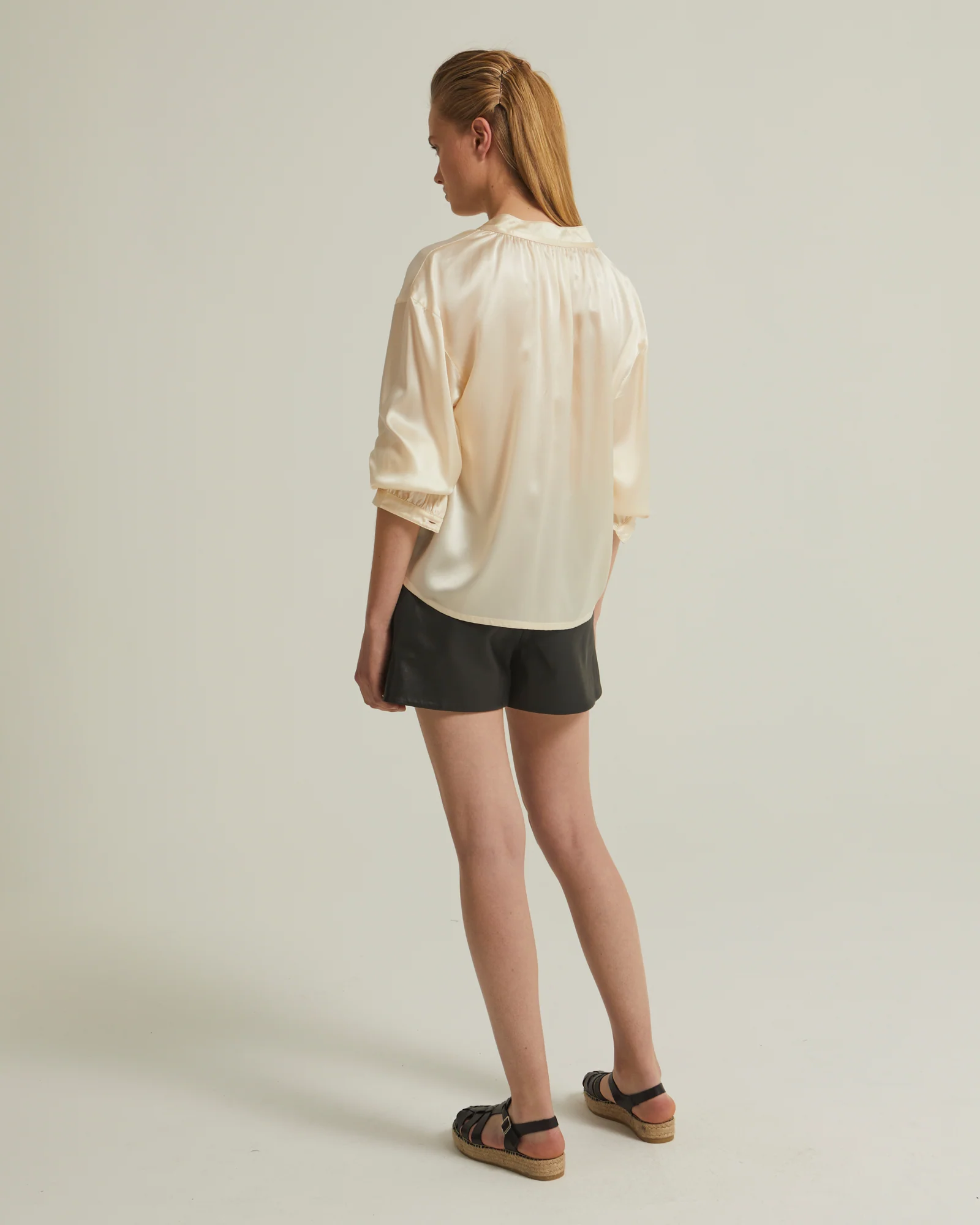 Blouse fluide en satin de soie - Image 3