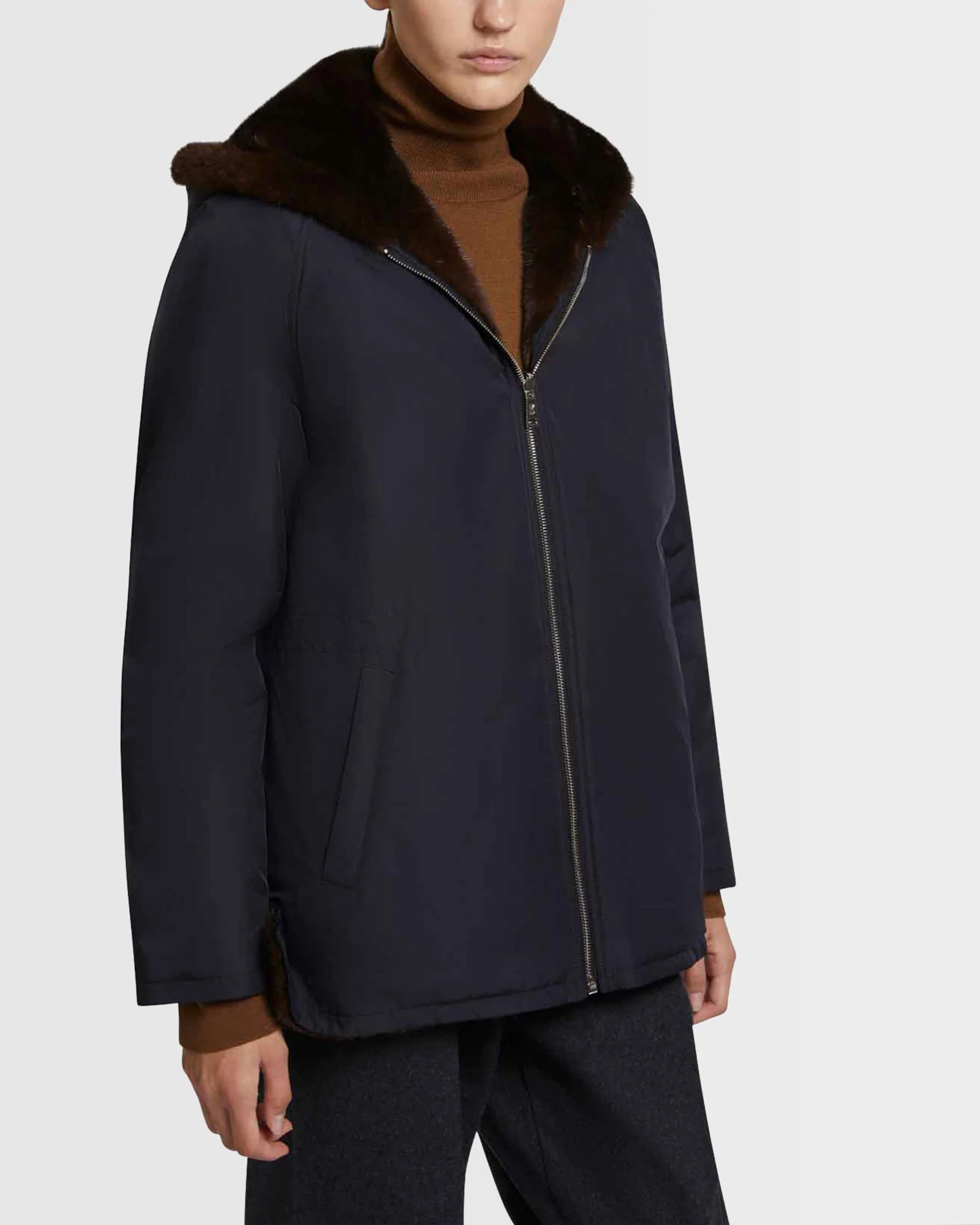 Parka à capuche en tissu technique réversible et fourrure de vison - Image 3