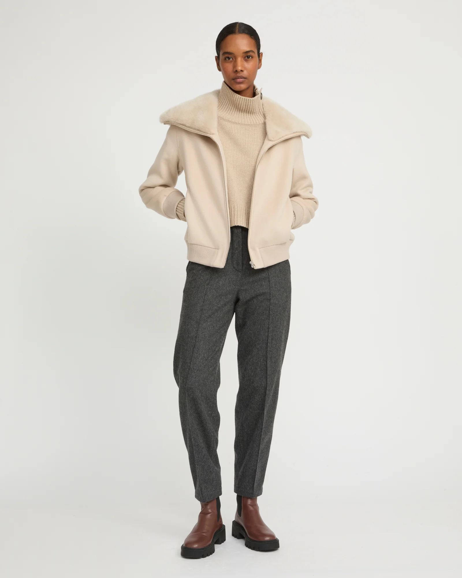 Blouson court en lainage cachemire et col amovible en fourrure de vison - Image 3