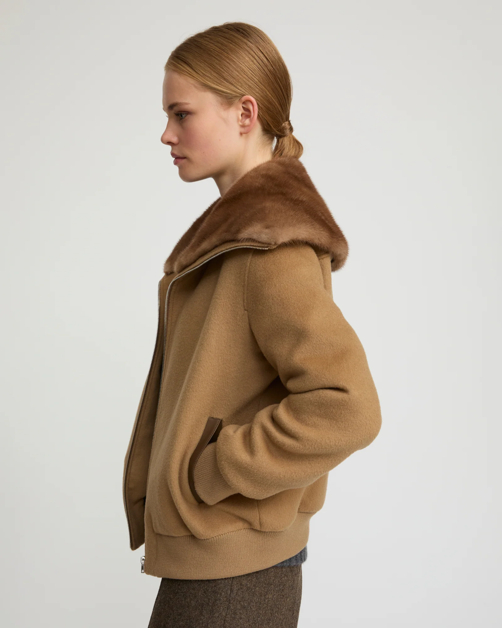 Blouson court en lainage cachemire et col amovible en fourrure de vison - Image 3