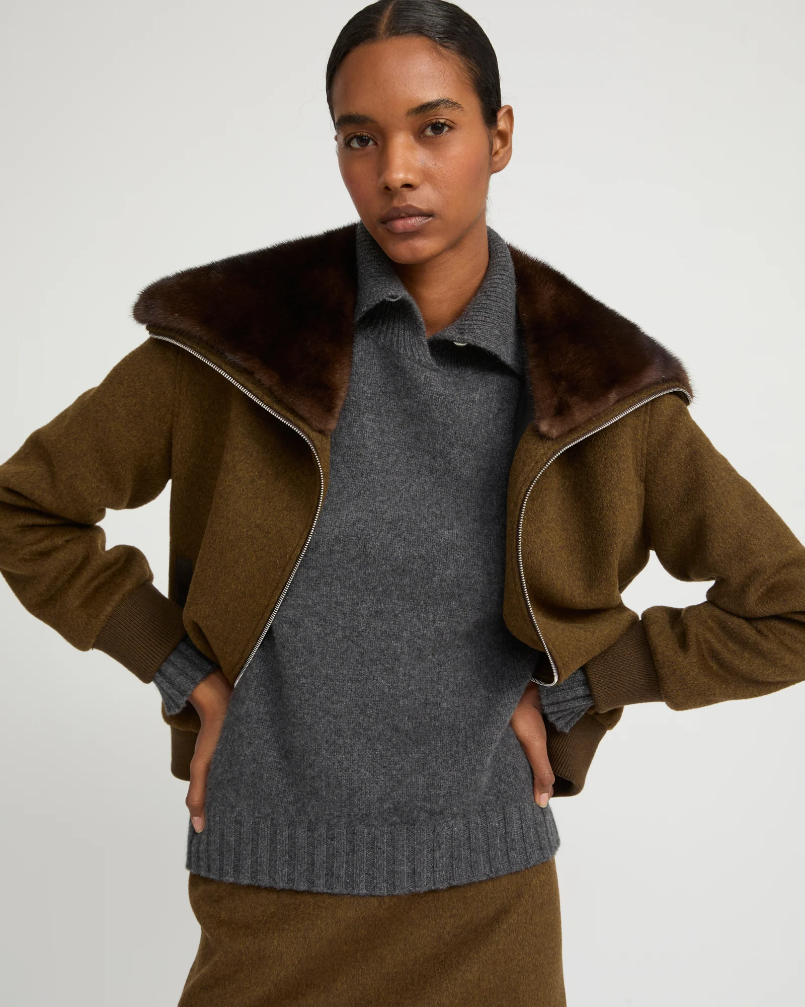 Blouson court en lainage cachemire et col amovible en fourrure de vison - Image 3
