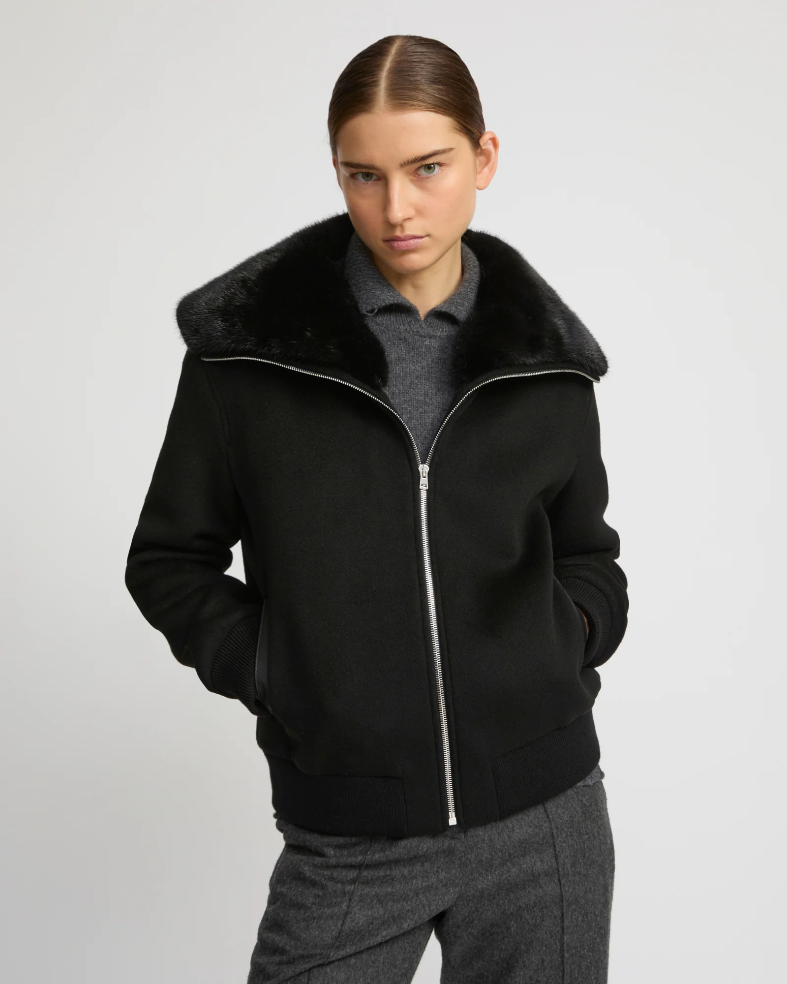 Blouson court en lainage cachemire et col amovible en fourrure de vison - Image 4