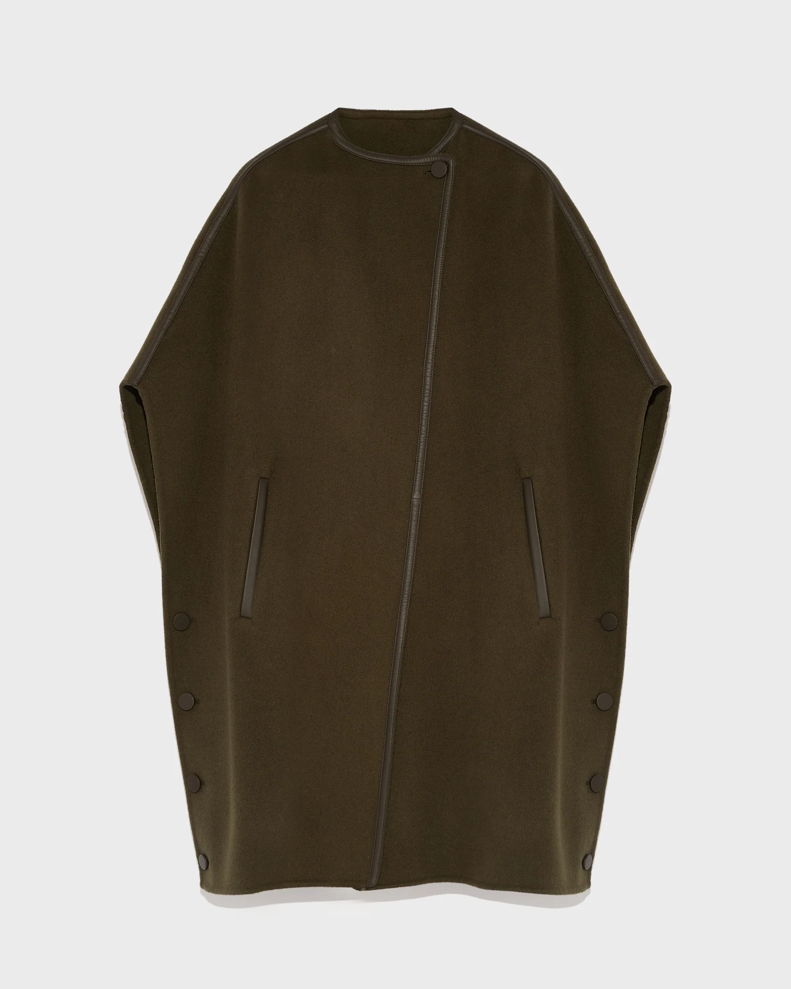 Cape en lainage cachemire double-face avec boutons en cuir - Image 4