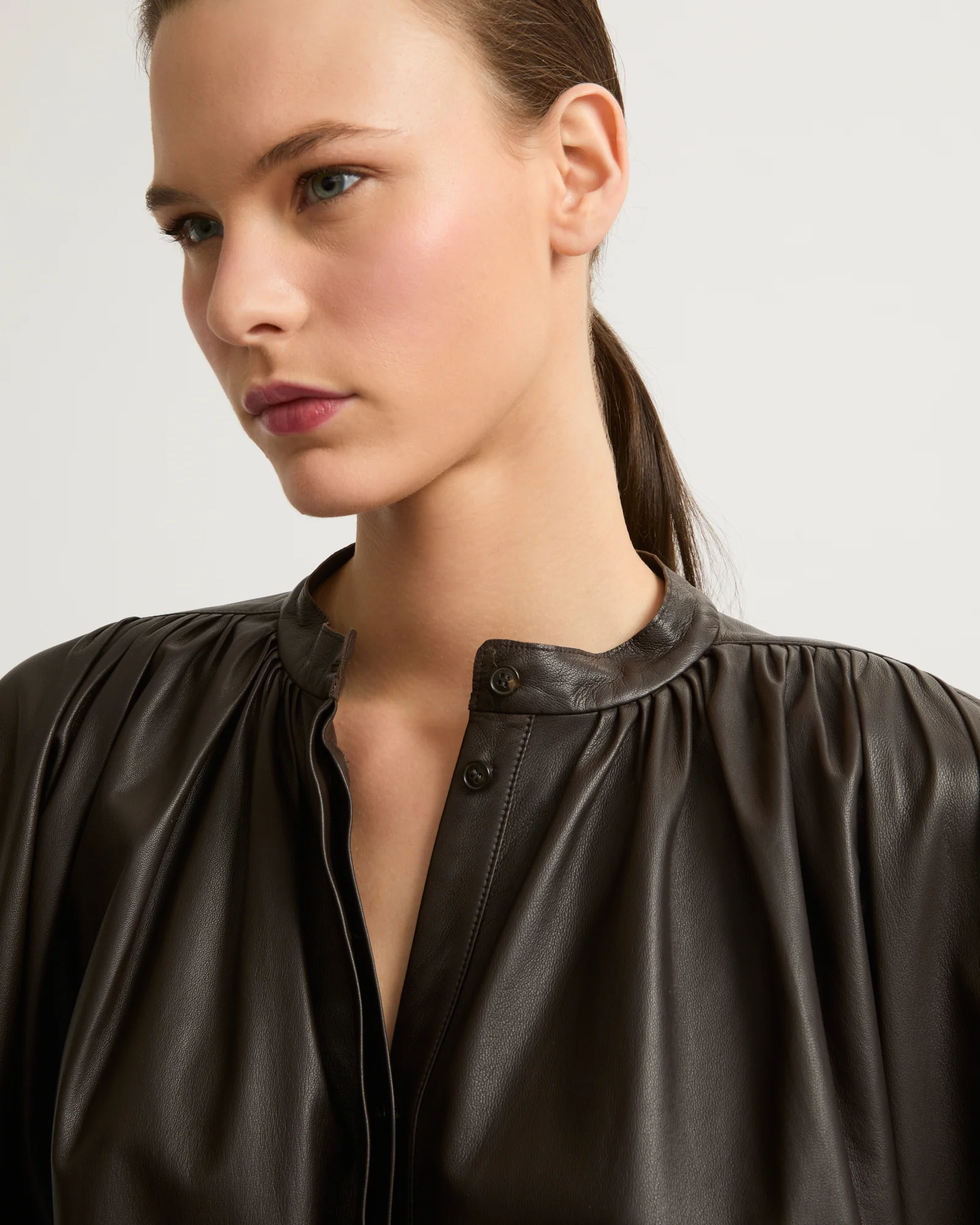 Chemise à plis en cuir d'agneau fin - Image 3