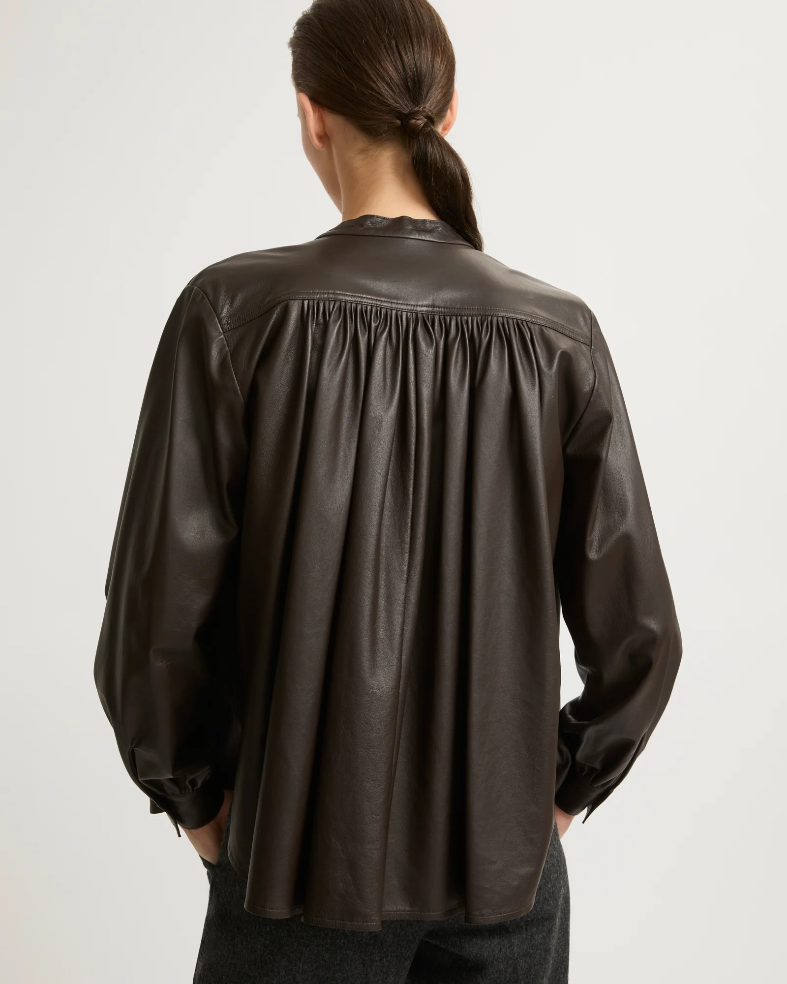 Chemise à plis en cuir d'agneau fin - Image 7