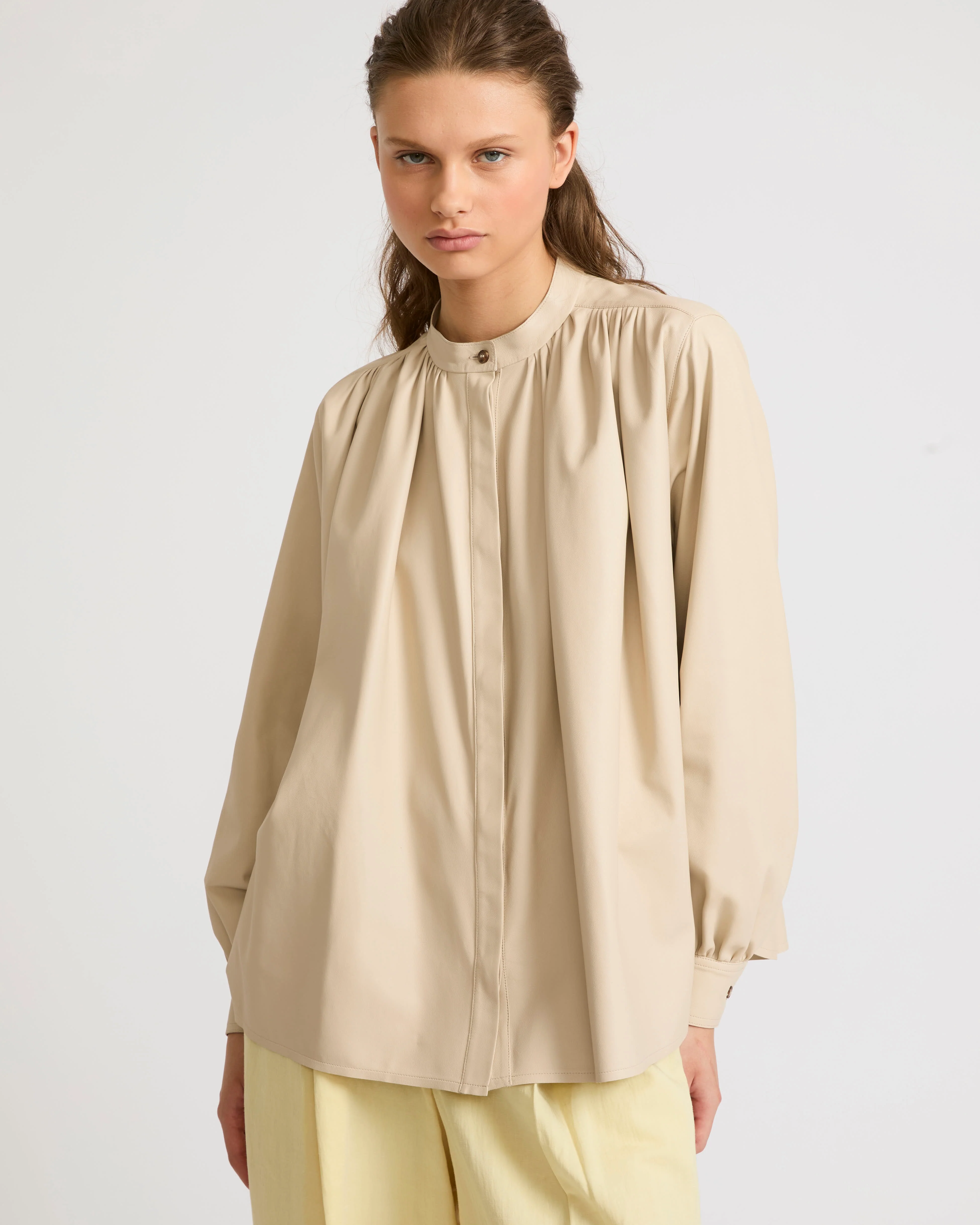 Chemise à plis en cuir d'agneau fin - Image 3