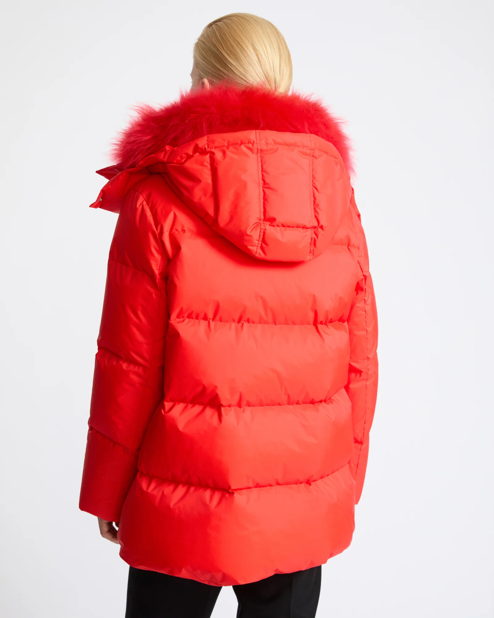 Doudoune "A" line en tissu technique imperméable avec col en agneau laine vaporeuse - Image 4
