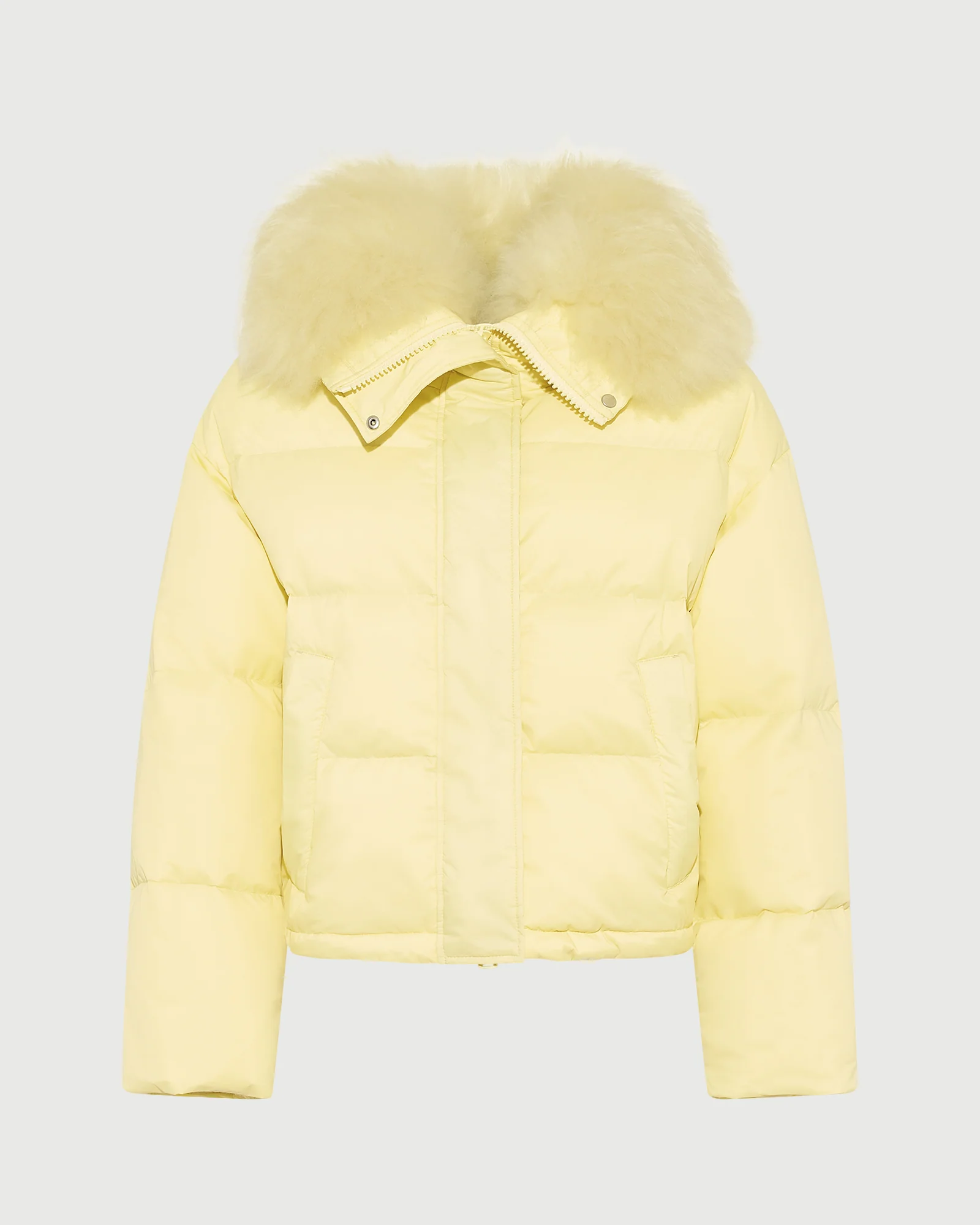 Doudoune courte en tissu technique imperméable avec col en agneau laine vaporeuse - Image 4