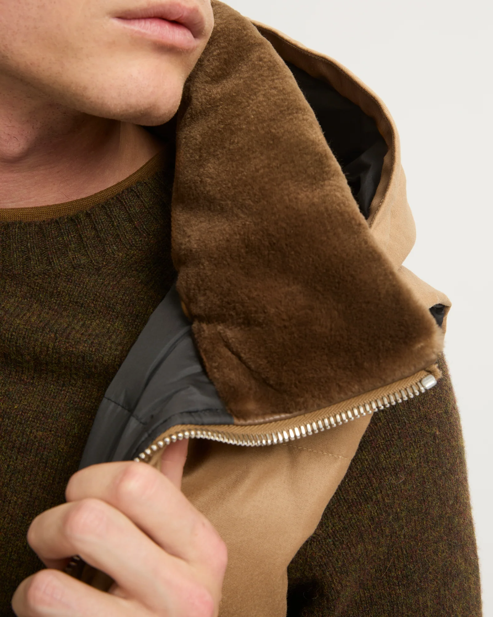 Gilet doudoune en tissu imperméable Loro Piana avec col en fourrure de vison - Image 3