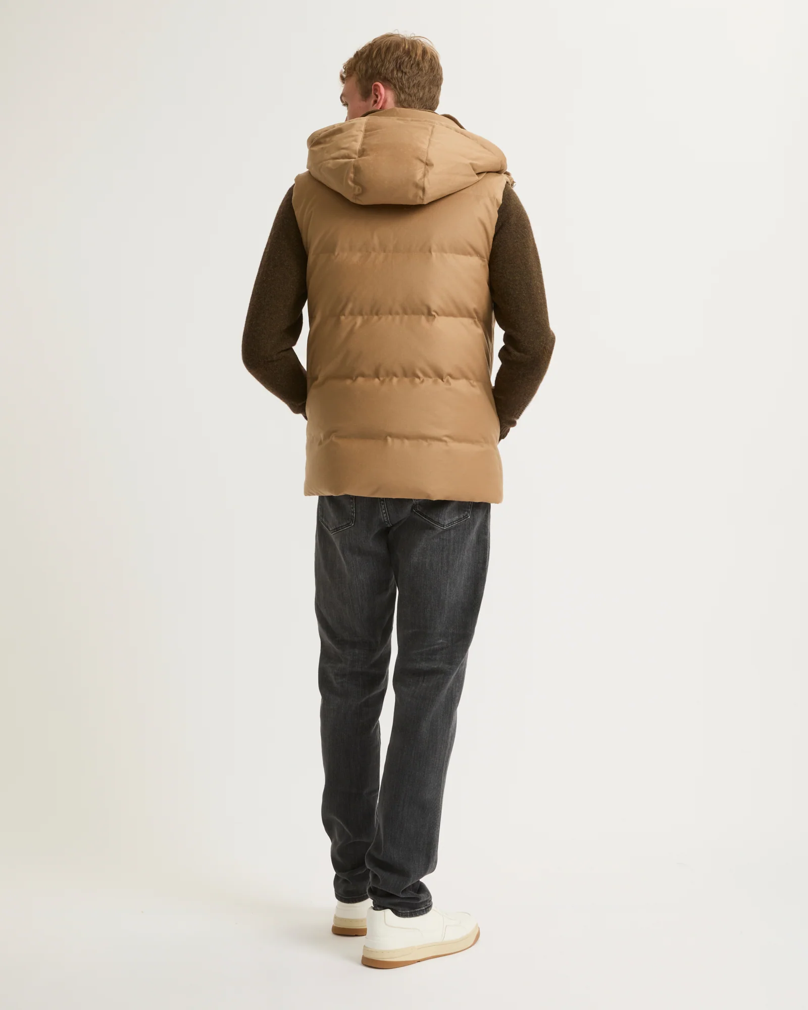 Gilet doudoune en tissu imperméable Loro Piana avec col en fourrure de vison - Image 4