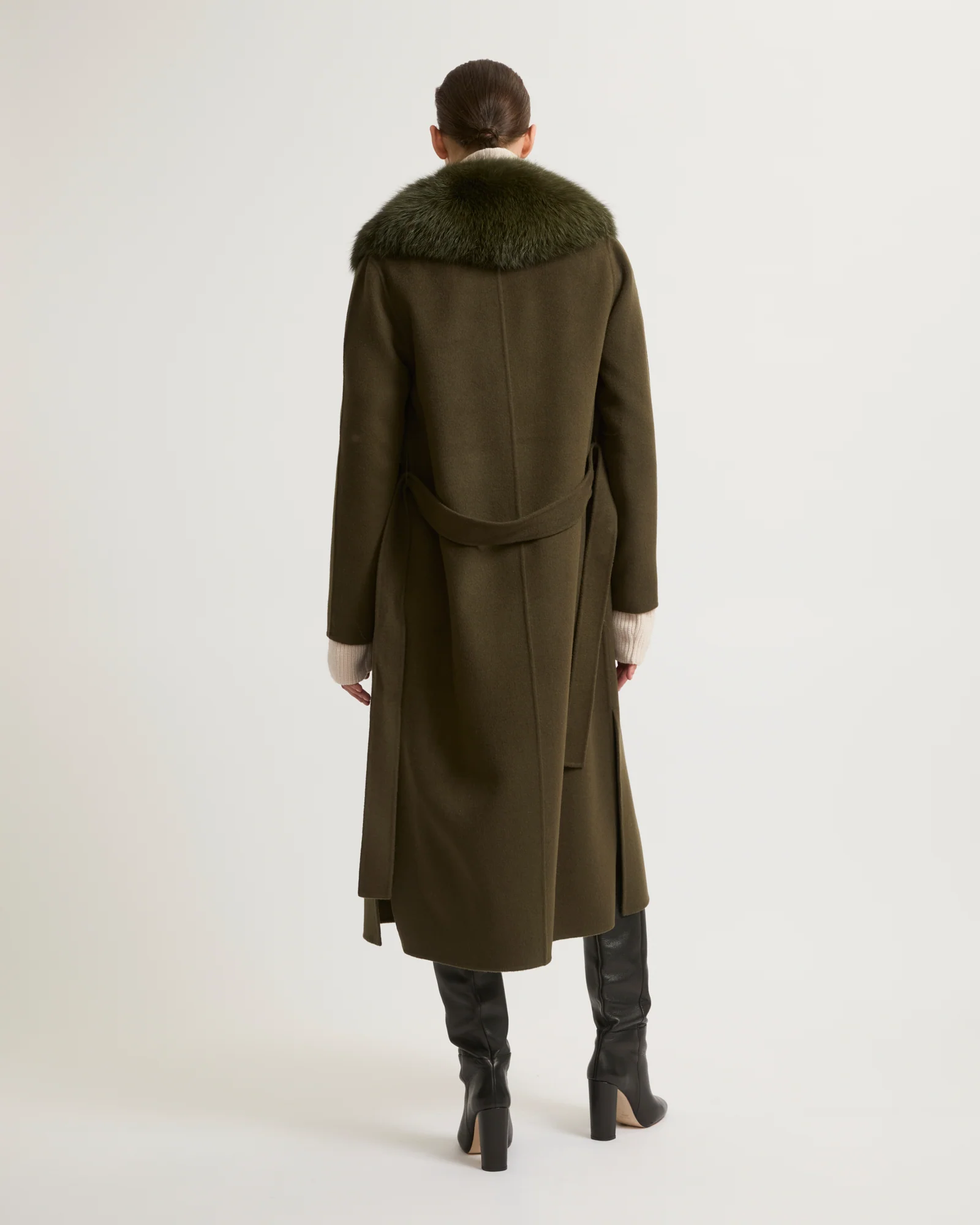 Manteau ceinturé en lainage cachemire avec col en fourrure de renard - Image 3