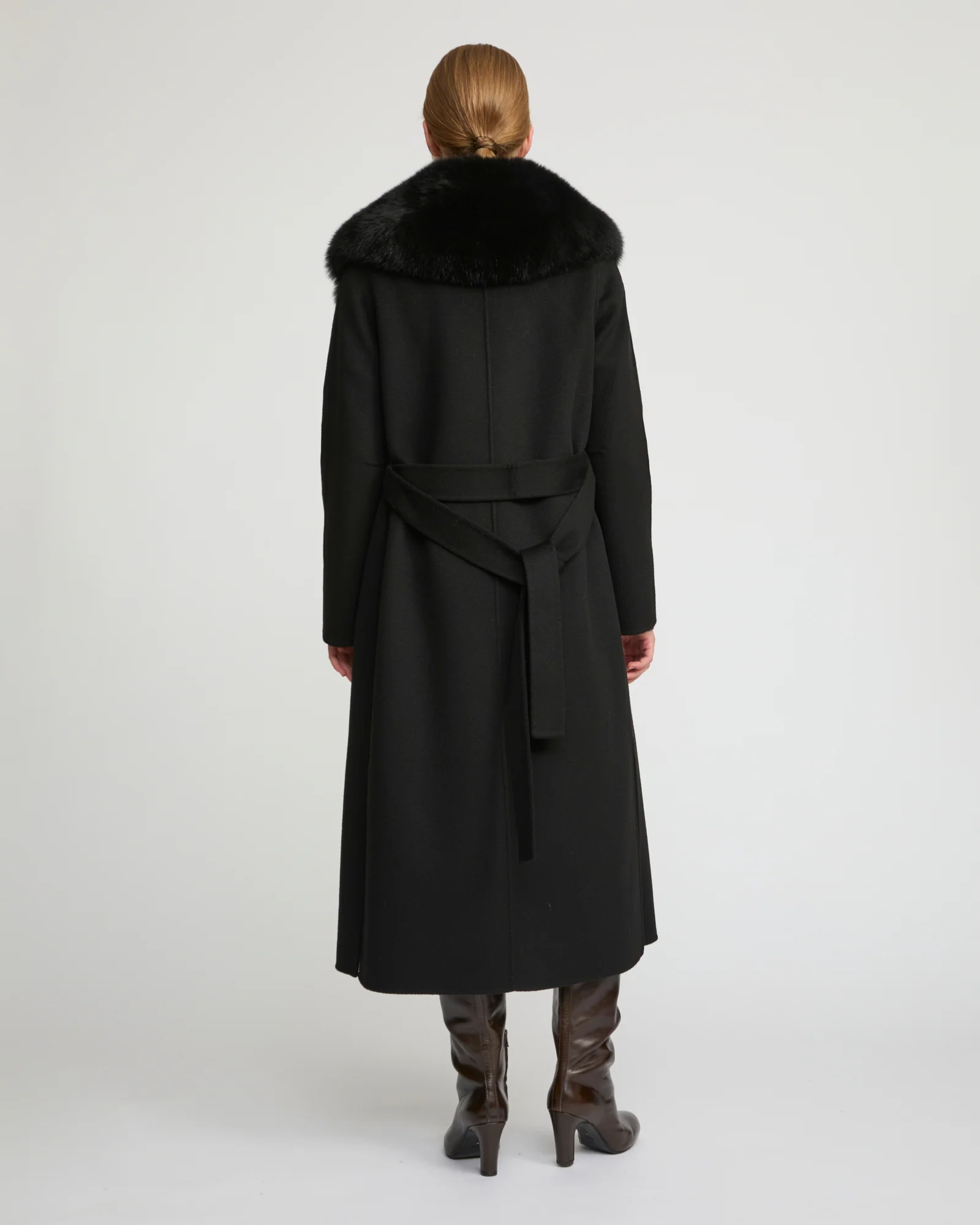 Manteau ceinturé en lainage cachemire avec col en fourrure de renard - Image 4