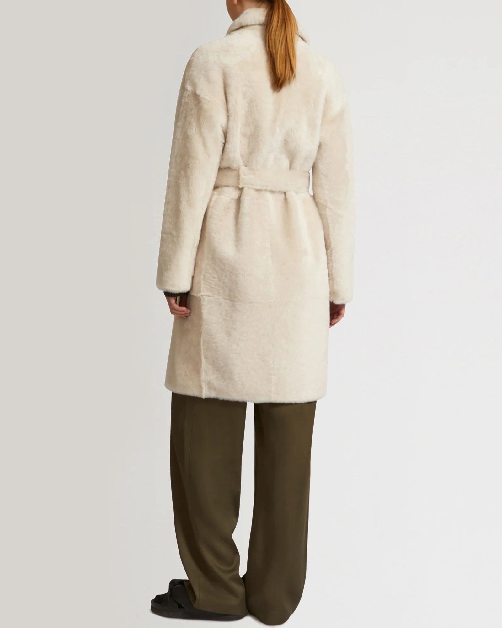 Manteau ceinturé en peau lainée - Image 5