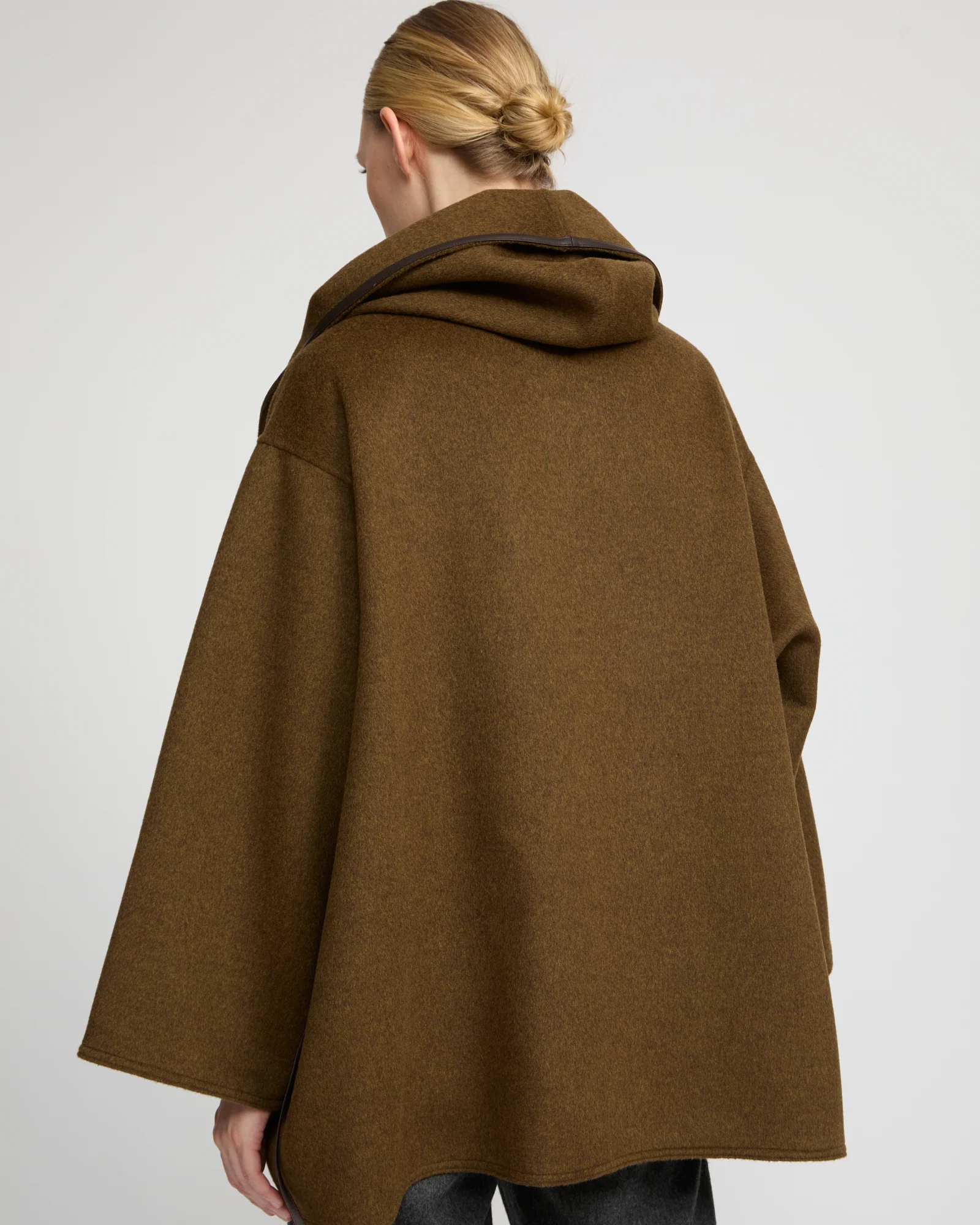 Manteau court oversize en lainage cachemire double face - Image 4