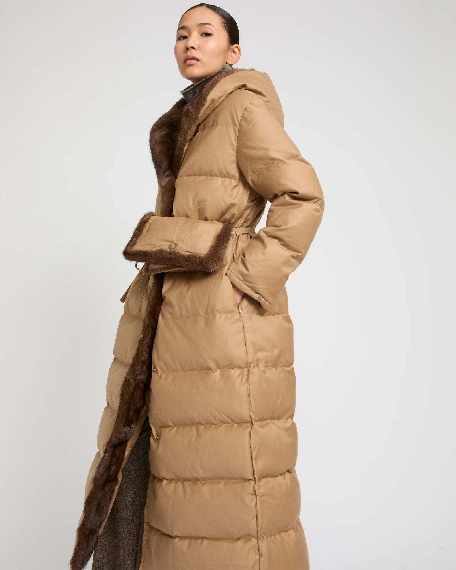 Manteau doudoune long ceinturé en tissu flanelle Loro Piana et fourrure de vison - Image 3