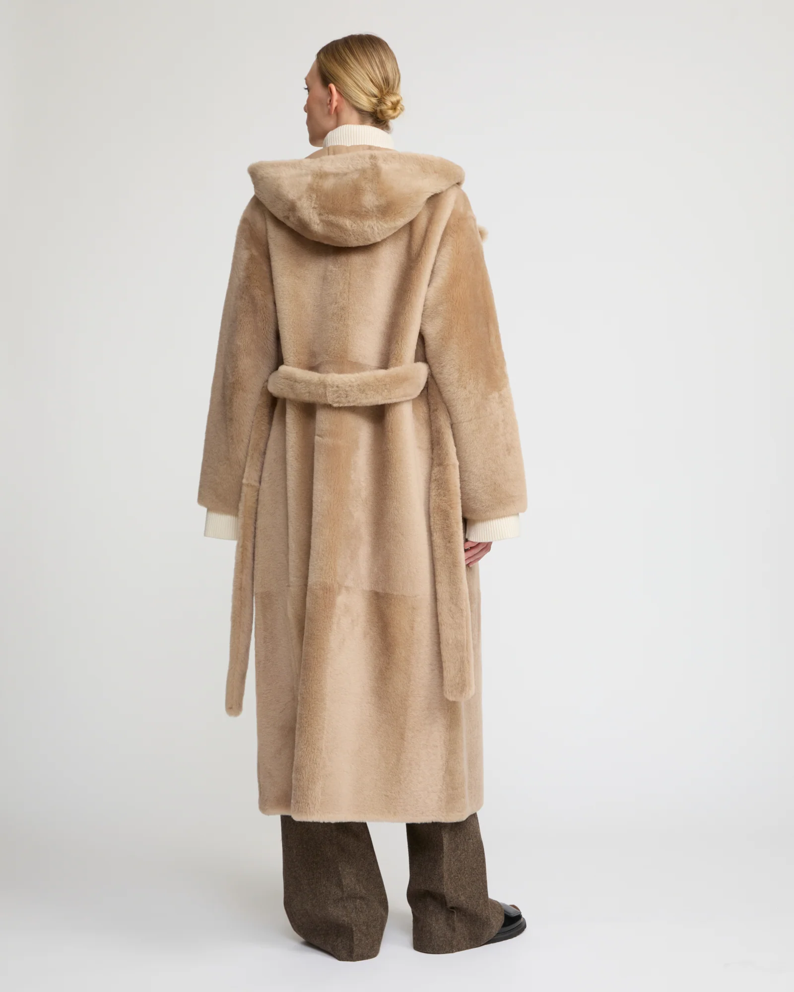 Manteau long à capuche en peau lainée d'agneau - Image 4