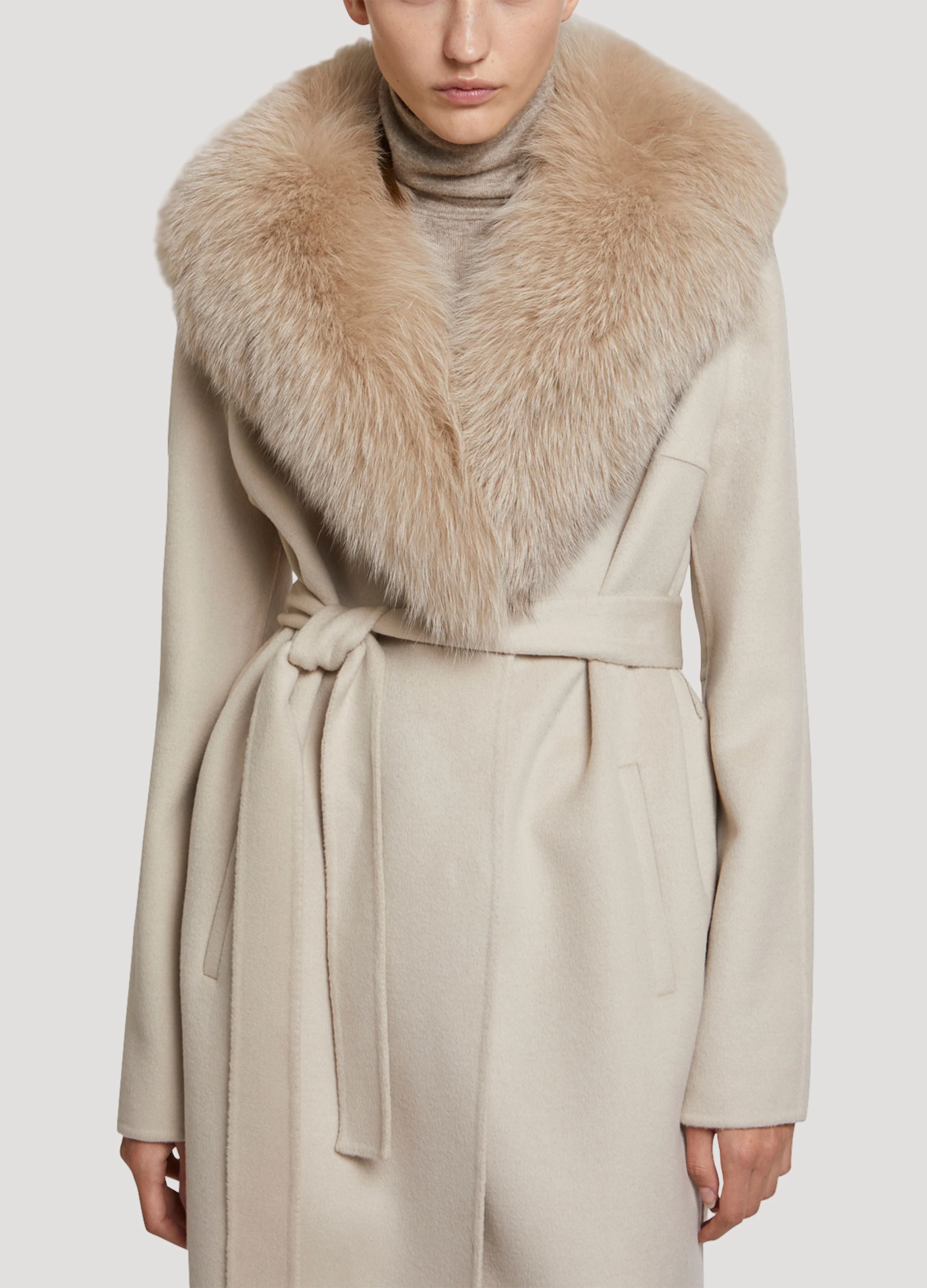 Manteau long en lainage cachemire et col en fourrure de renard - Image 3