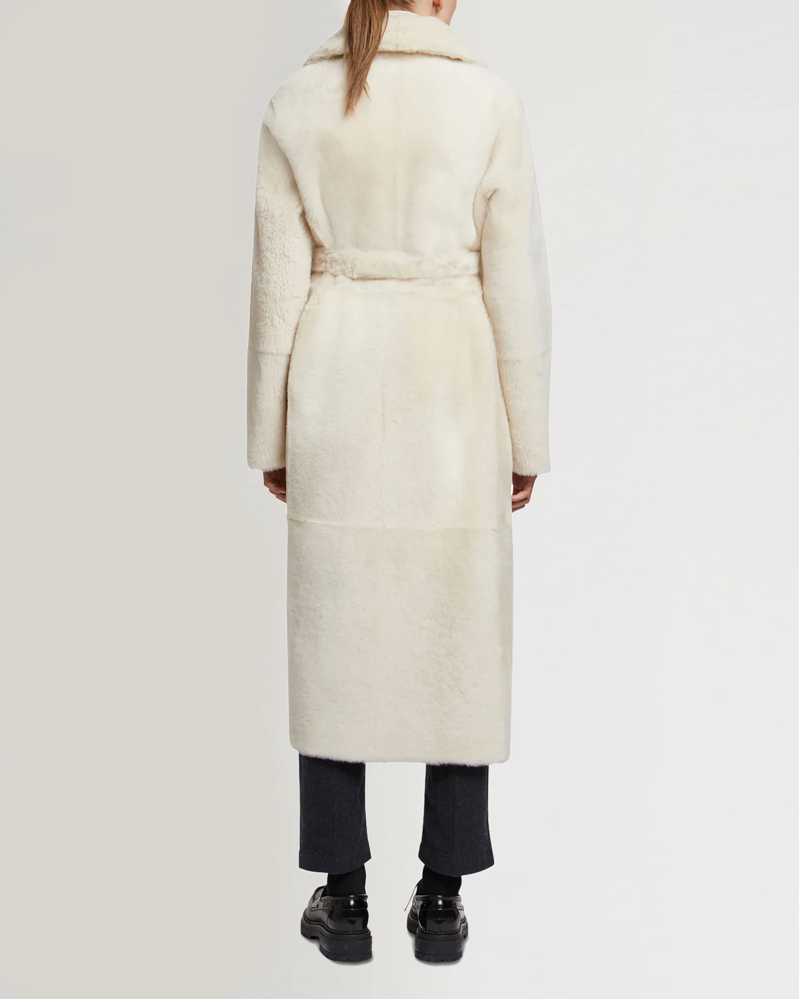 Manteau long ceinturé en peau lainée réversible - Image 4