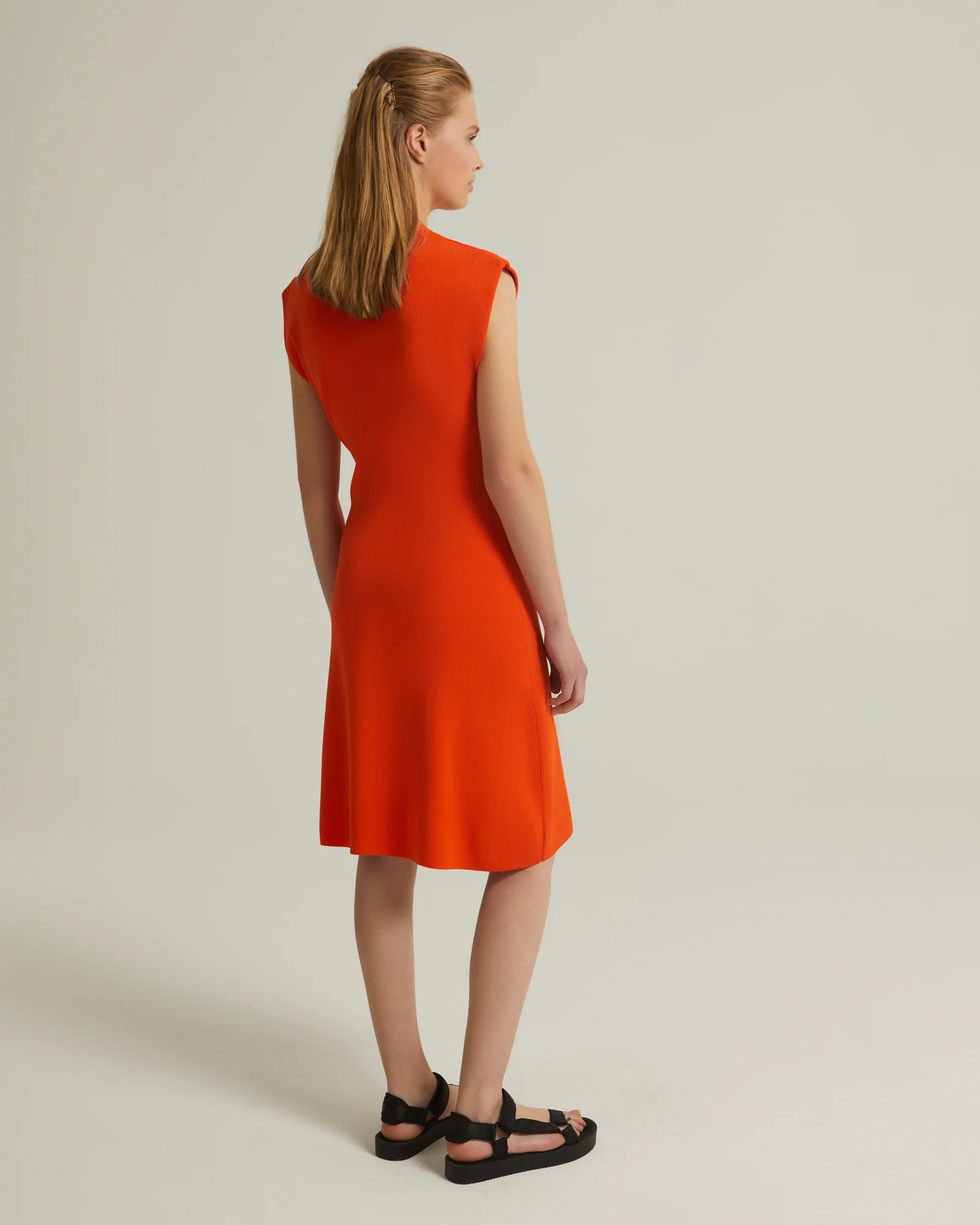 Robe courte sans manches en maille stretch - Image 5