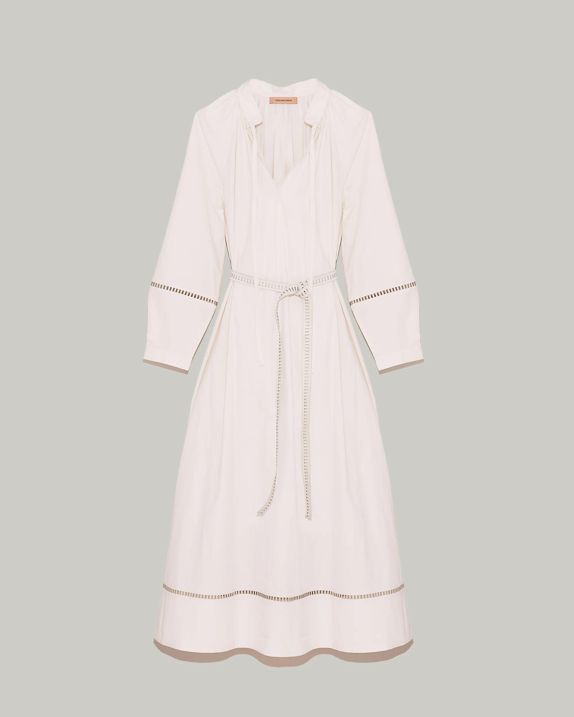 Robe fluide ceinturée en coton avec broderie de cuir - Image 3