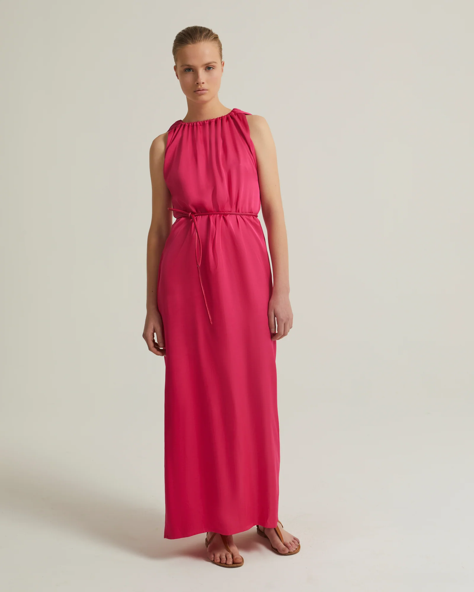 Robe longue avec encolure coulissée en satin - Image 3