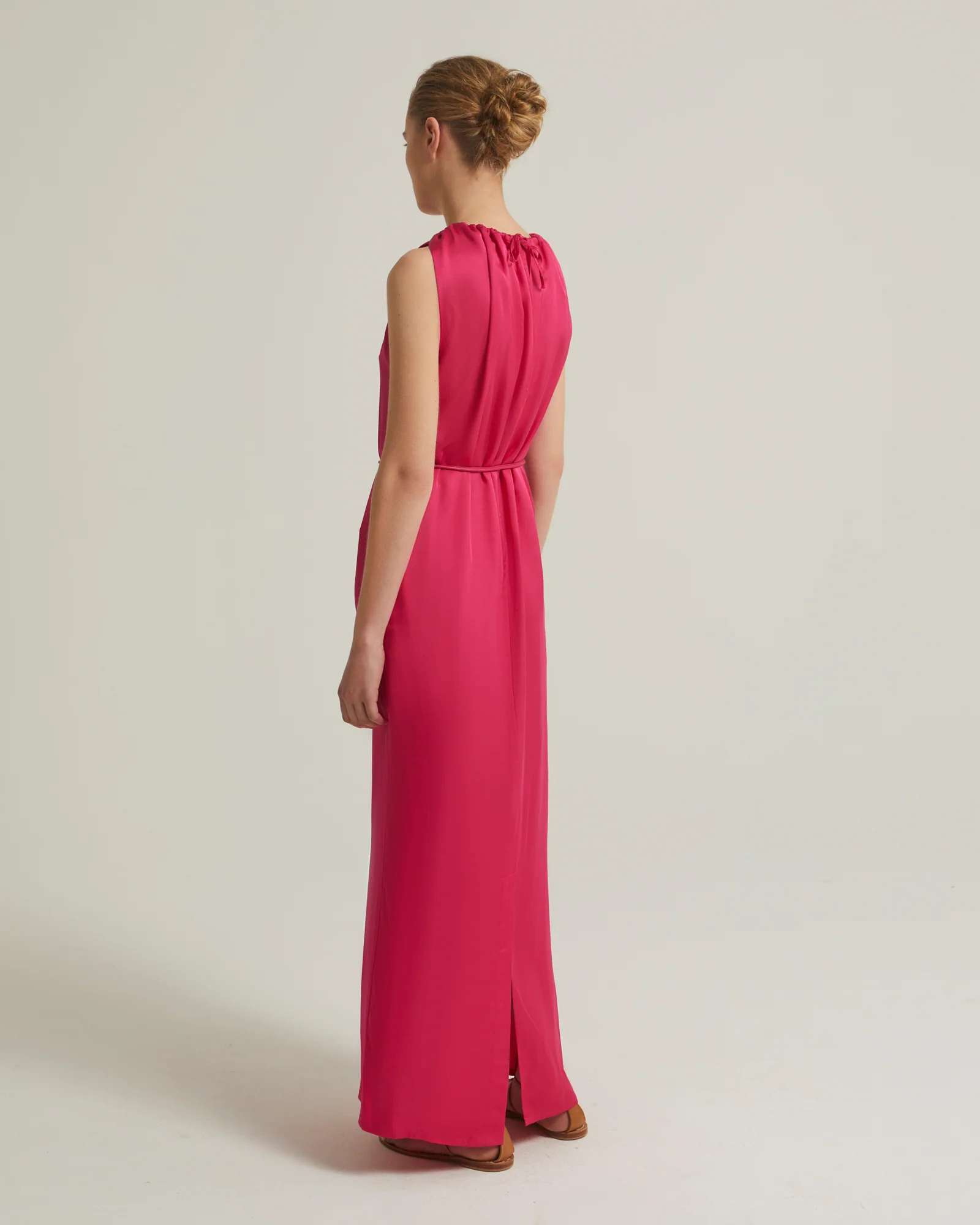 Robe longue avec encolure coulissée en satin - Image 7