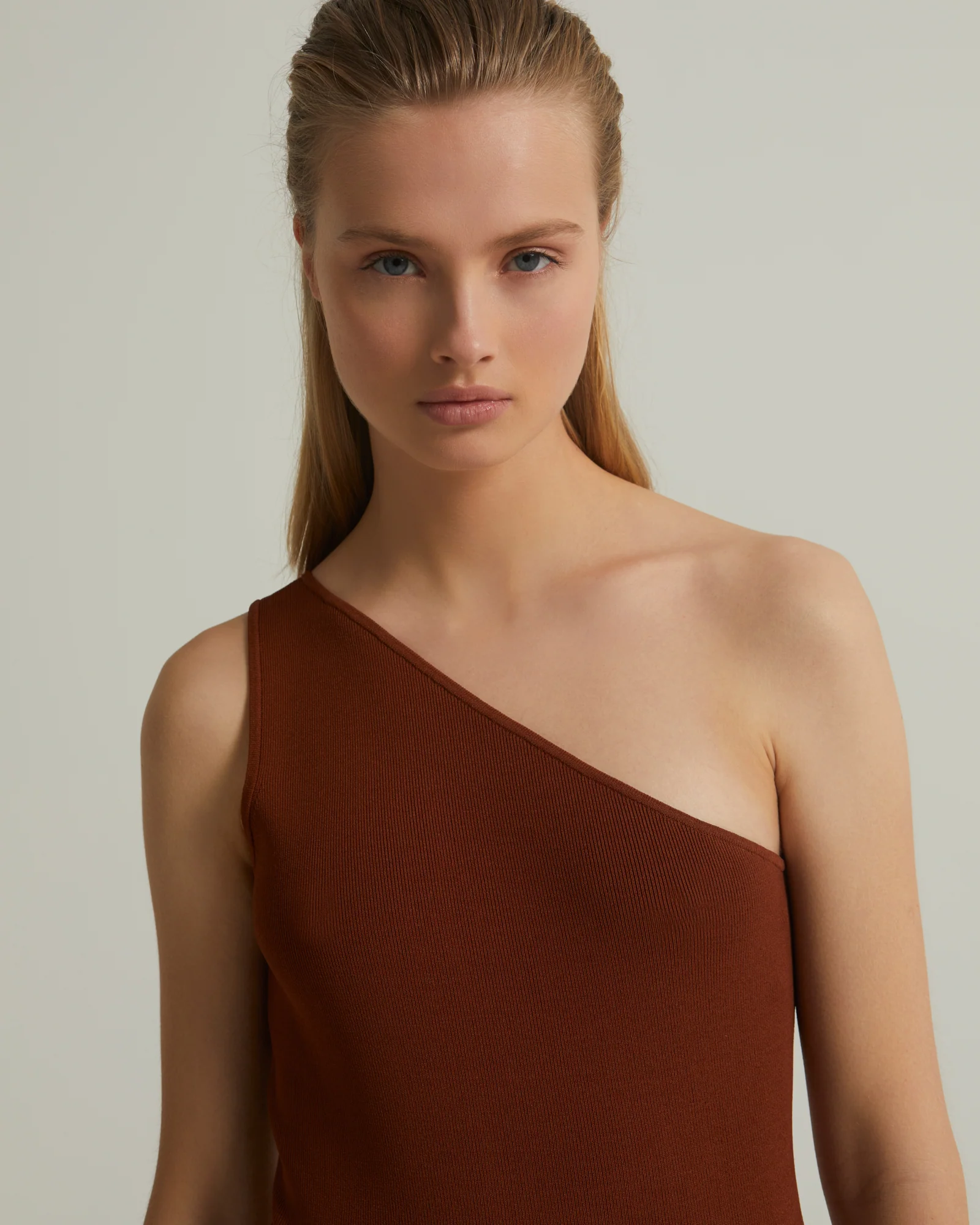 Robe mi-longue asymétrique en maille stretch - Image 3