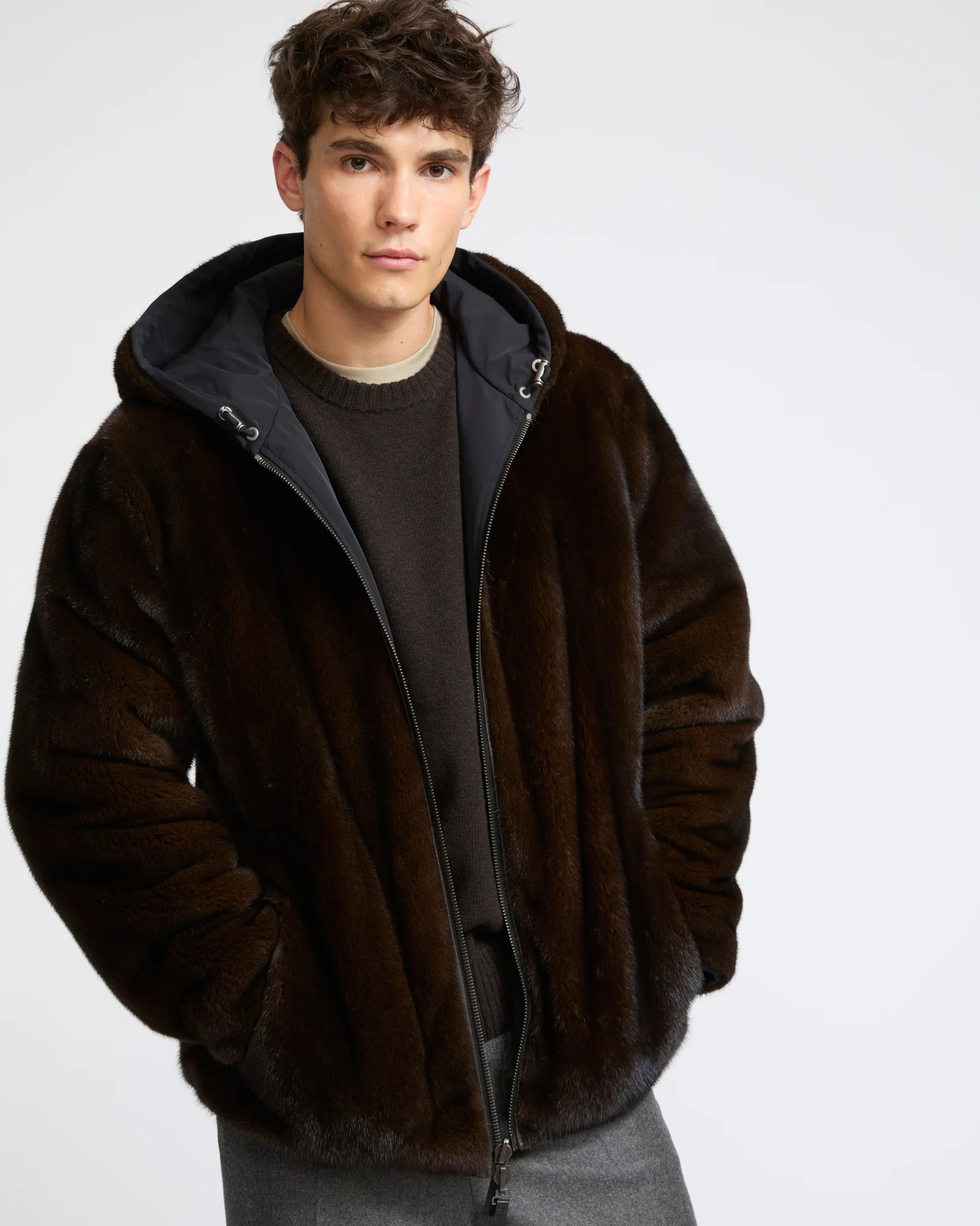 Veste réversible à capuche en fourrure de vison long poil et tissu technique - Image 4