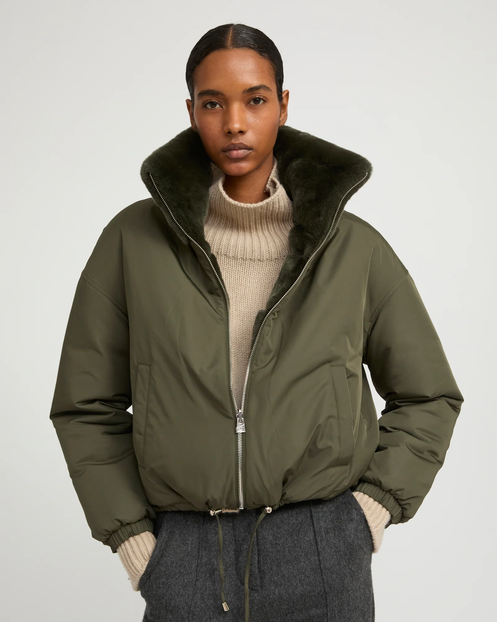 Veste boxy en fourrure de lapin rex réversible et tissu technique - Image 3