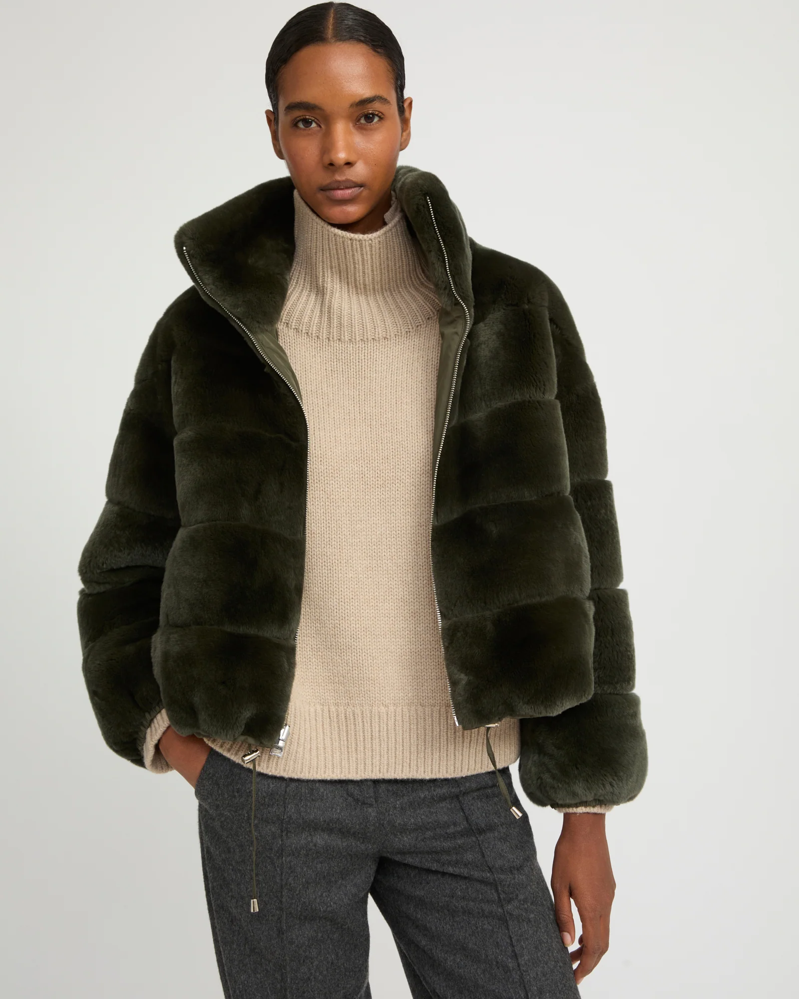 Veste boxy en fourrure de lapin rex réversible et tissu technique - Image 5