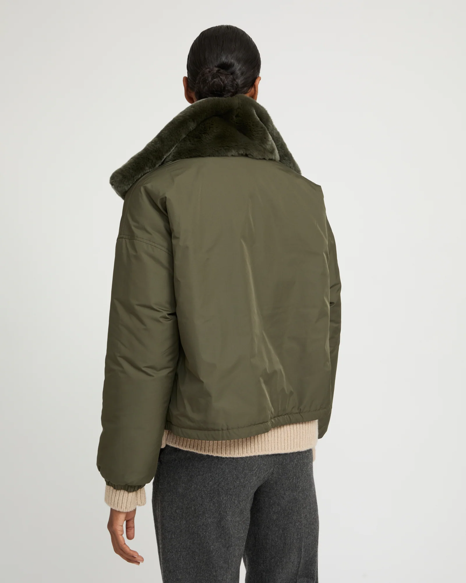 Veste boxy en fourrure de lapin rex réversible et tissu technique - Image 6