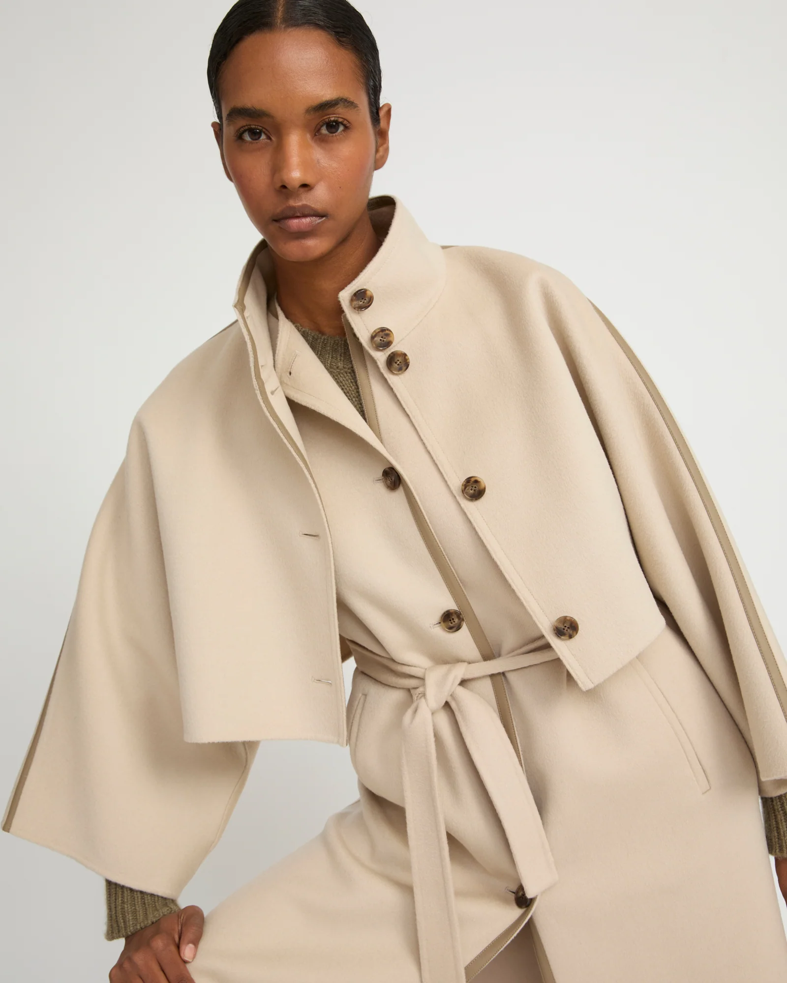Veste cape cropped en lainage cachemire double face - Image 3