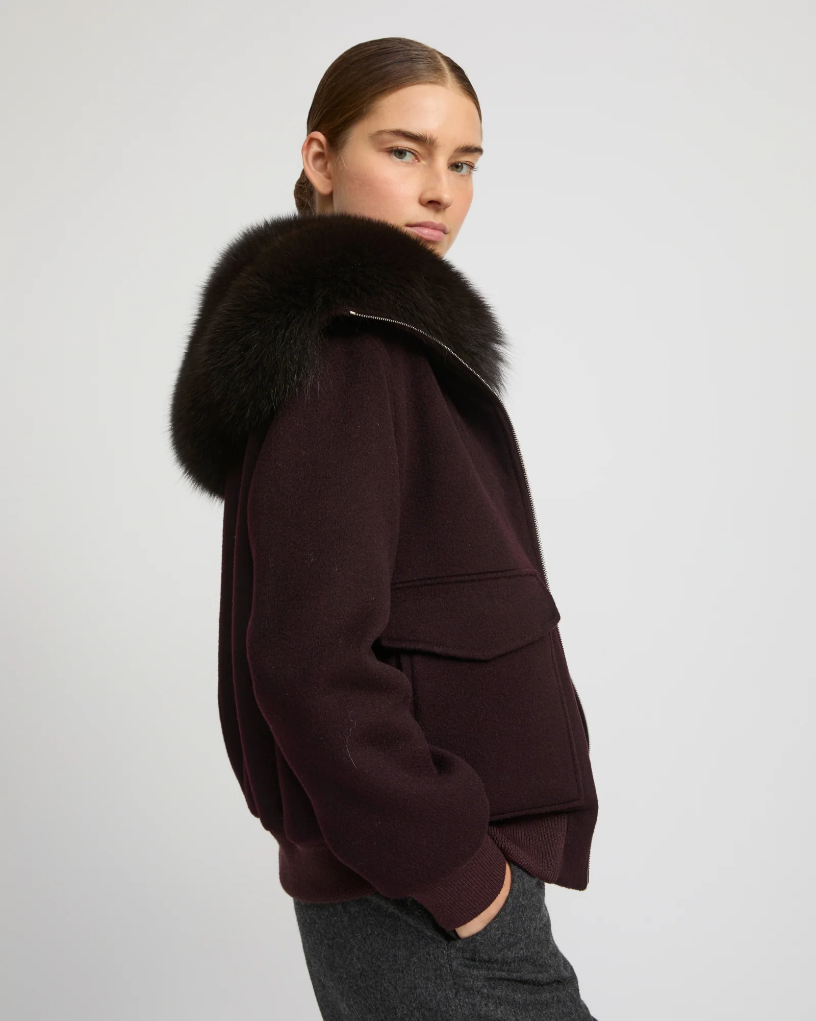 Veste courte en lainage cachemire avec col en fourrure de renard - Image 4