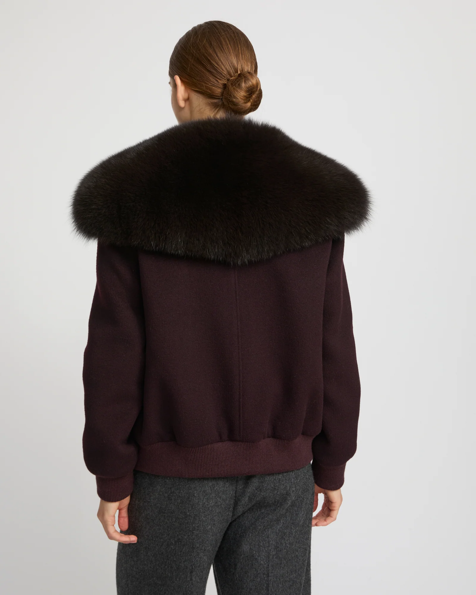 Veste courte en lainage cachemire avec col en fourrure de renard - Image 5